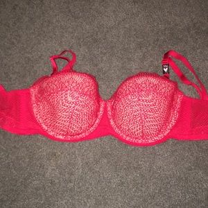 BRAND NEW, 32D Victoria’s Secret Bra! ❤️